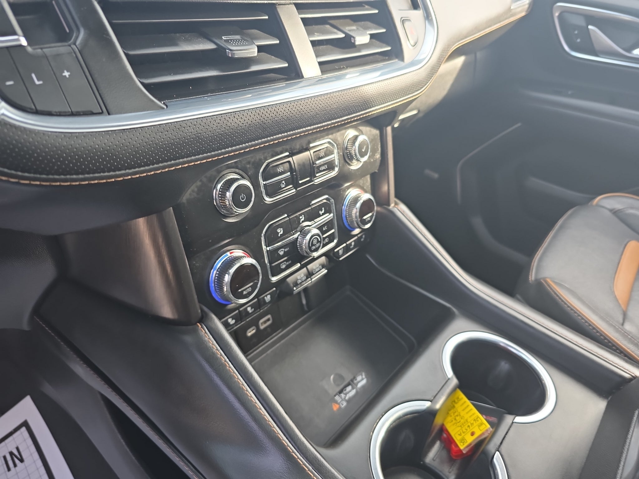 2022 GMC Yukon AT4 - Photo 11