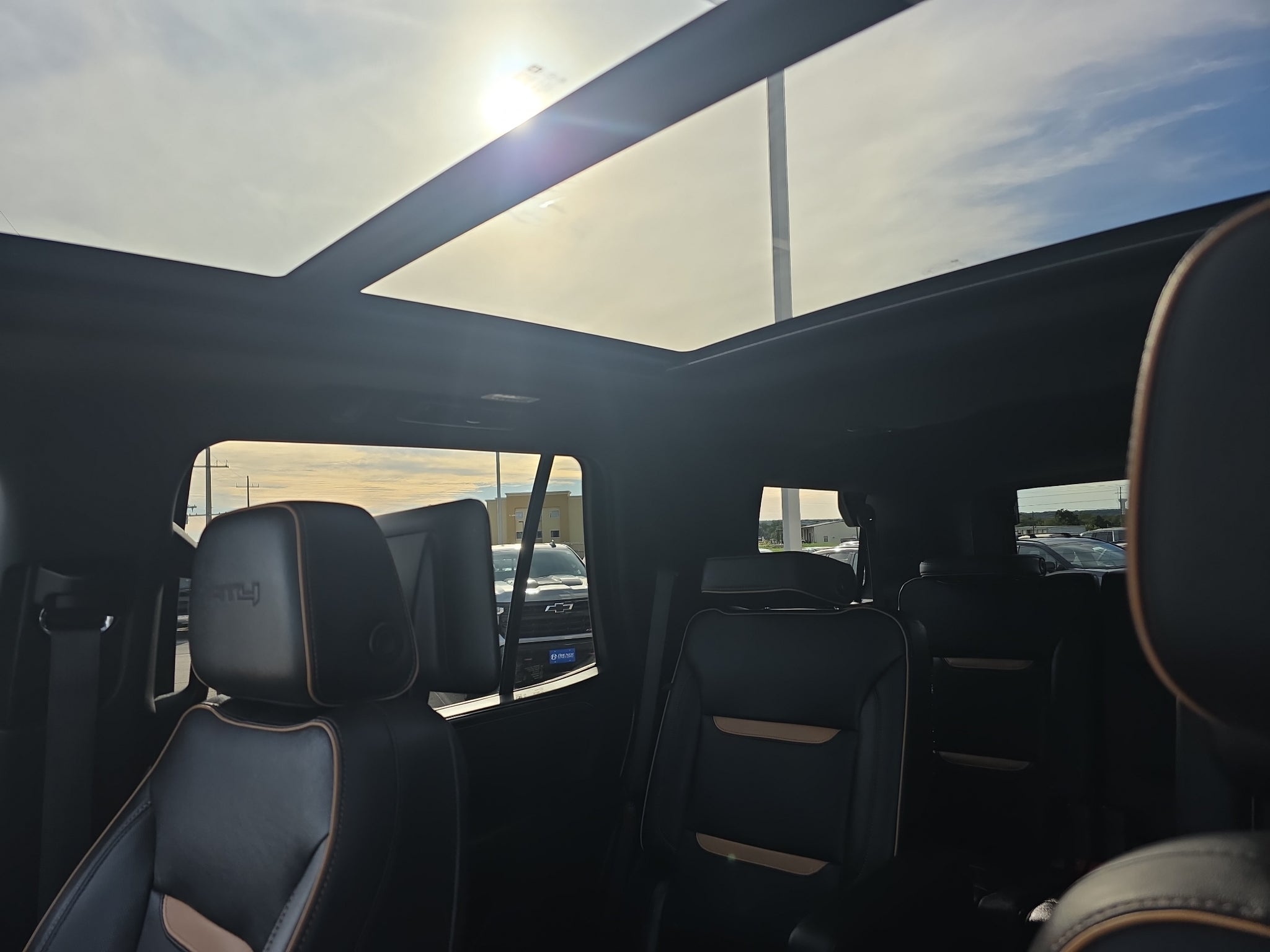 2022 GMC Yukon AT4 - Photo 9