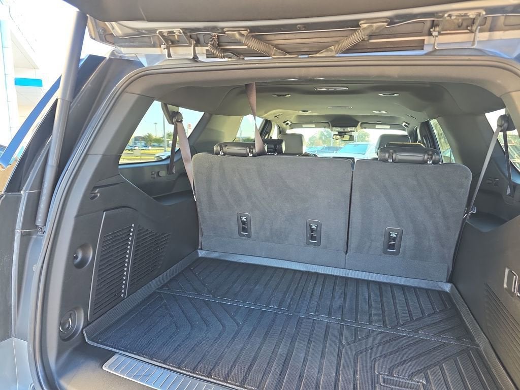 2023 Chevrolet Suburban RST