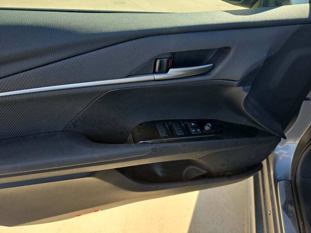 2025 Toyota Camry Hybrid SE