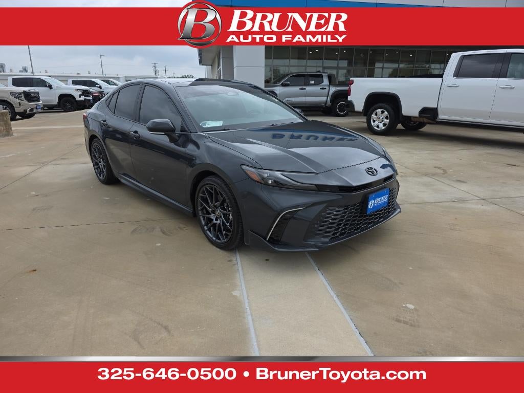 2025 Toyota Camry XSE Hybrid's photo