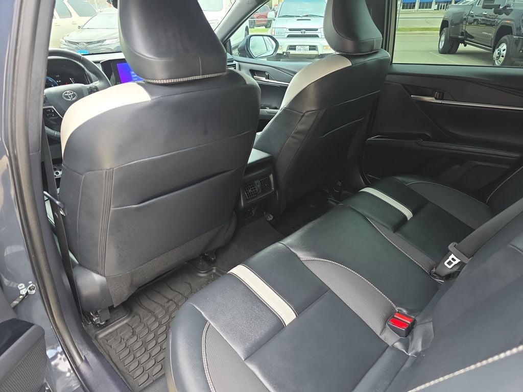 2025 Toyota Camry Hybrid SE