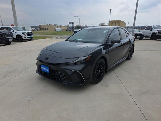 2025 Toyota Camry Hybrid SE
