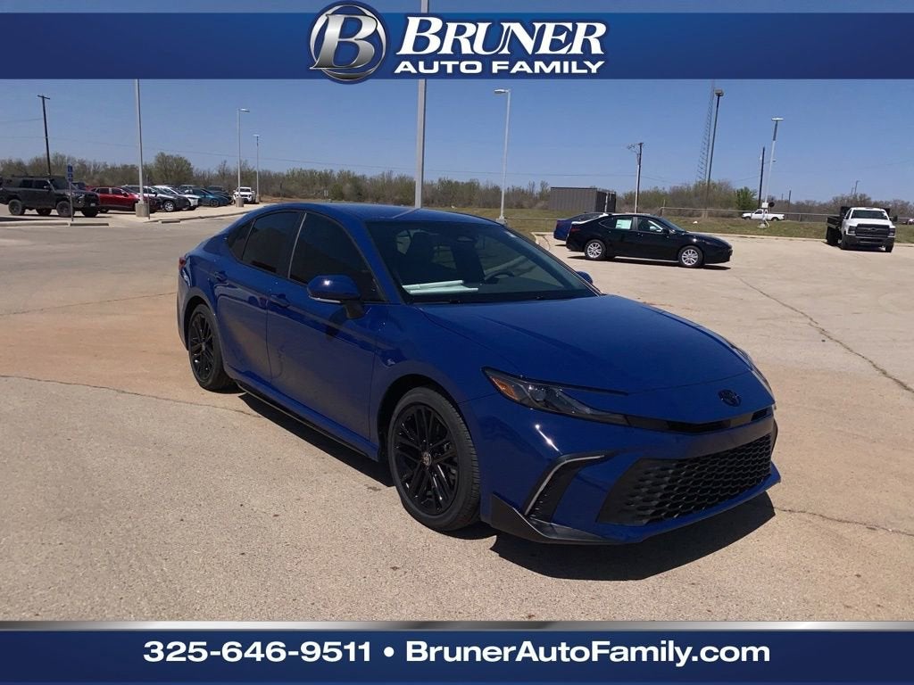 2025 Toyota Camry SE