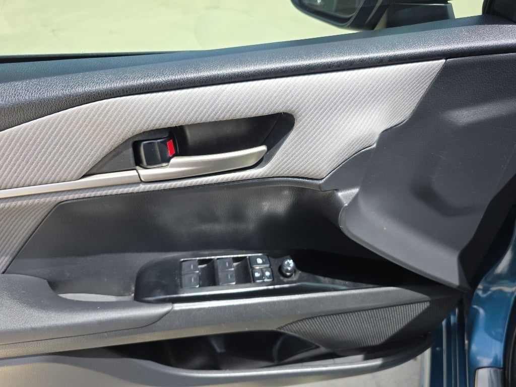 2025 Toyota Camry Hybrid SE