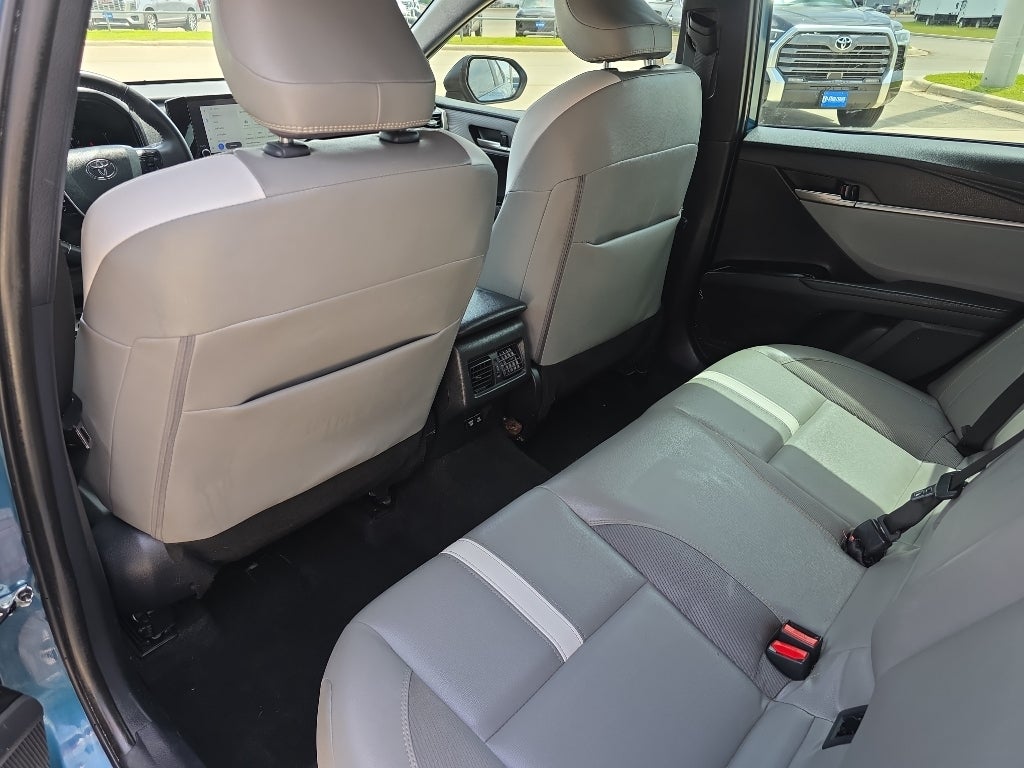 2025 Toyota Camry Hybrid SE