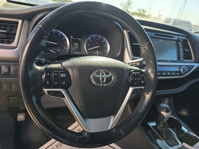 2017 Toyota Highlander SE
