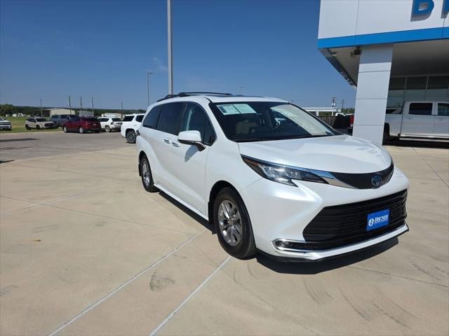 2023 Toyota Sienna XLE