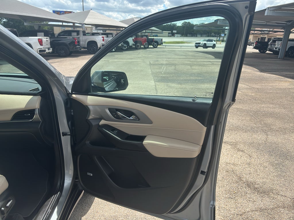 2023 Chevrolet Traverse FWD LT Leather