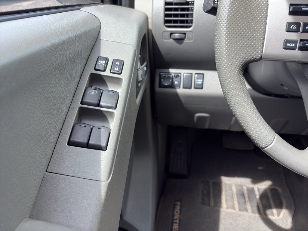 2021 Nissan Frontier Crew Cab SV 4x2