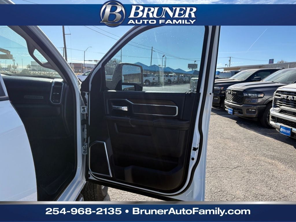 2024 RAM 3500 Laramie Crew Cab 4x4 8' Box