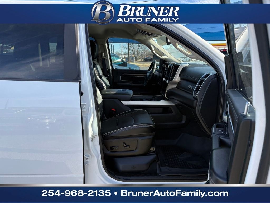 2024 RAM 3500 Laramie Crew Cab 4x4 8' Box