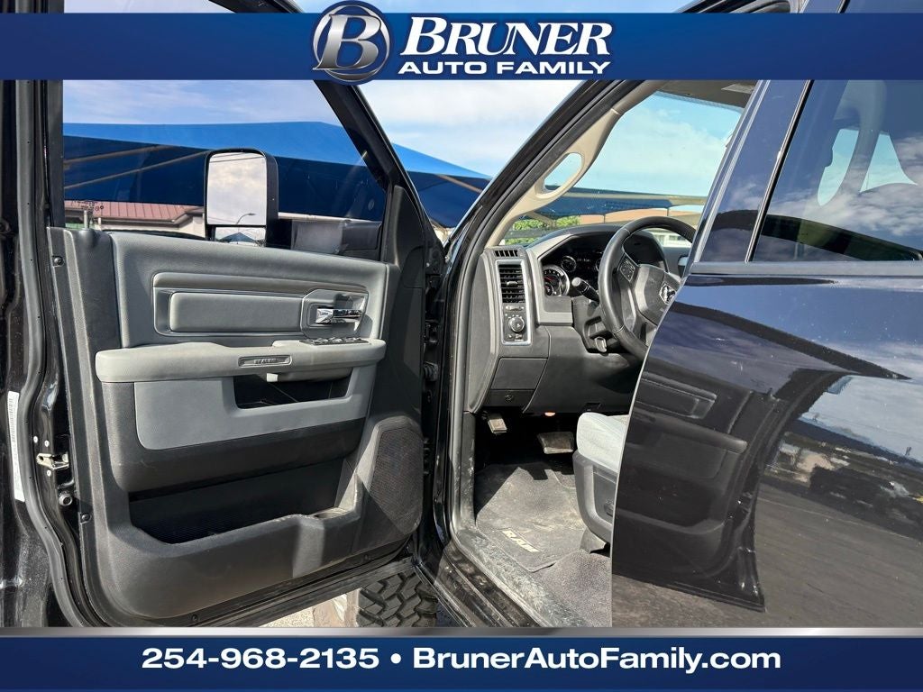 2017 RAM 3500 Lone Star Mega Cab 4x4 6'4' Box