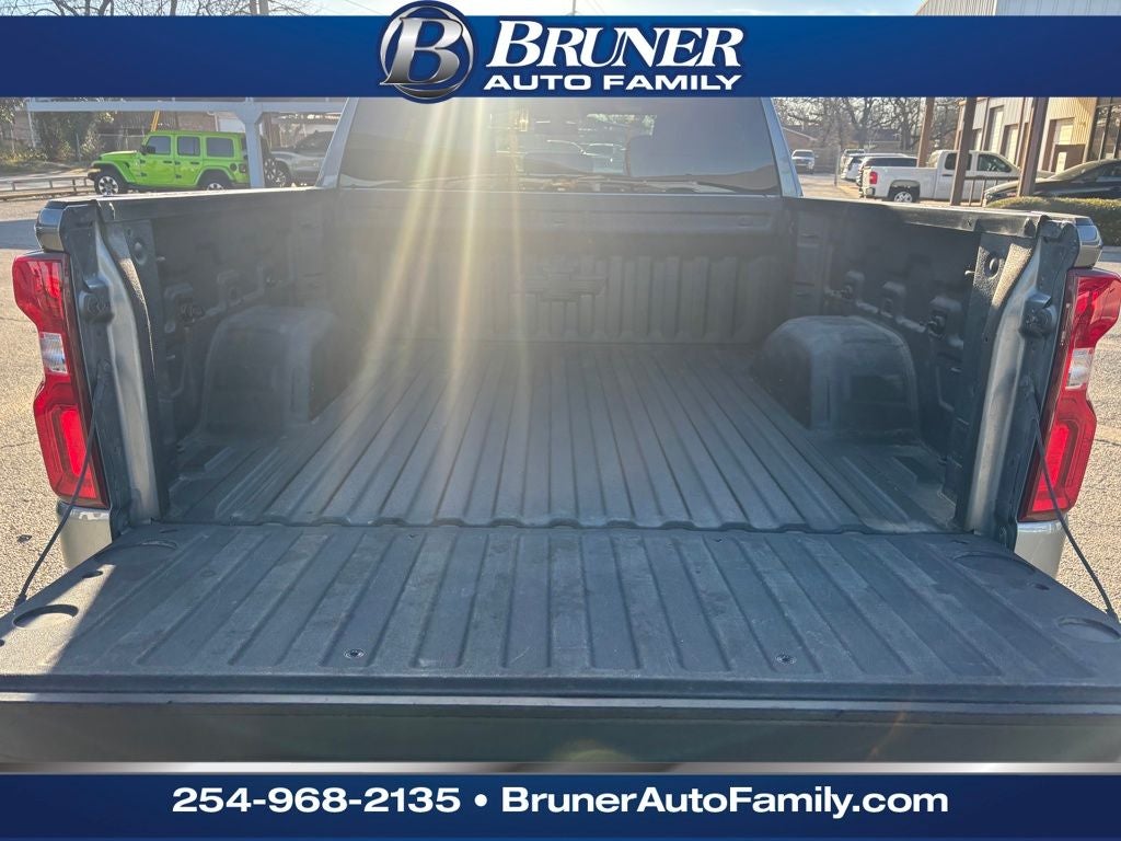 2020 Chevrolet Silverado 1500 4WD Crew Cab Short Bed Custom