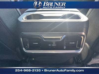 2022 GMC Sierra 1500 4WD Crew Cab Short Box Elevation