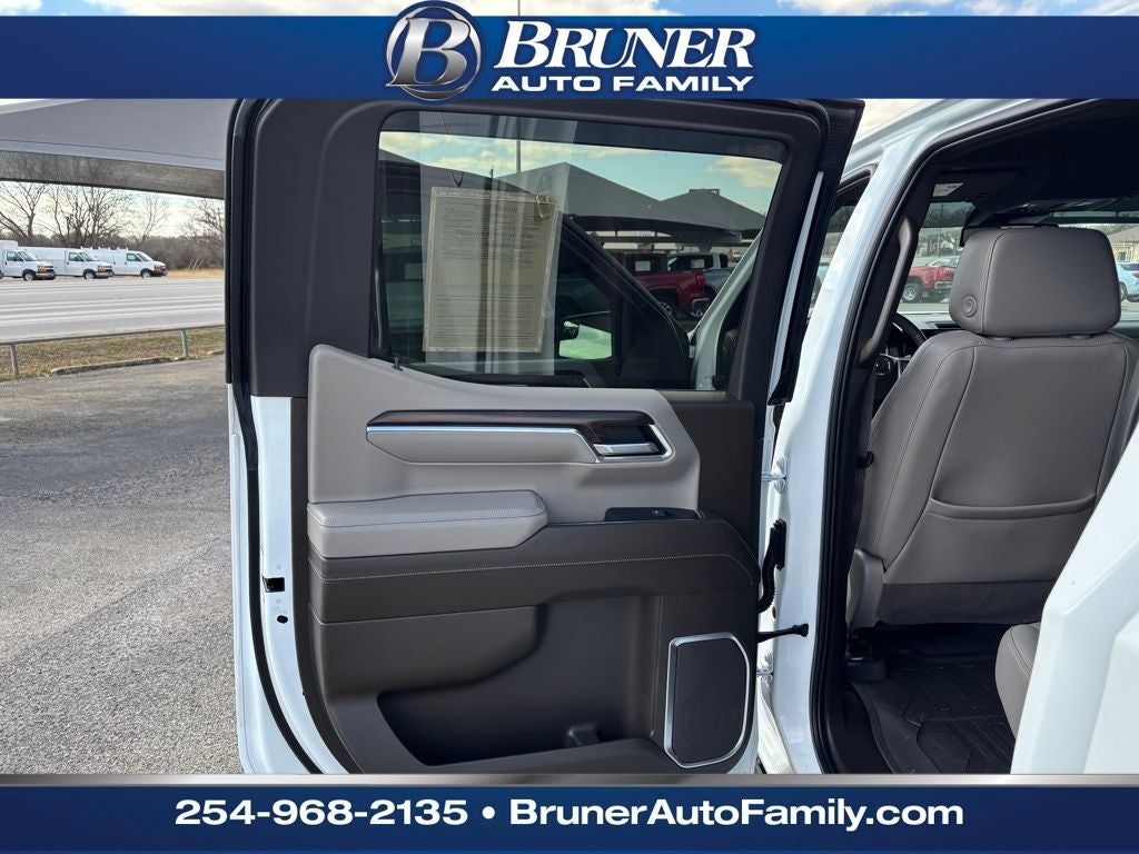 2023 GMC Sierra 1500 4WD Crew Cab Short Box SLT