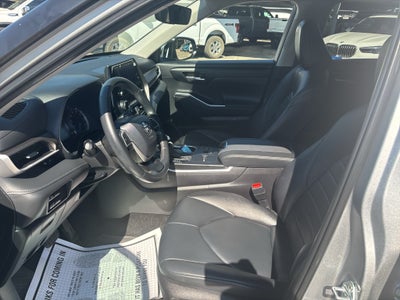 2024 Toyota Highlander Hybrid XLE