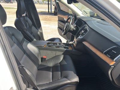 2021 Volvo XC90 T6 Momentum 6 Passenger